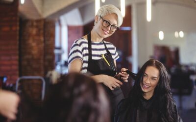 Come comunicare con il tuo parrucchiere per ottenere il look desiderato